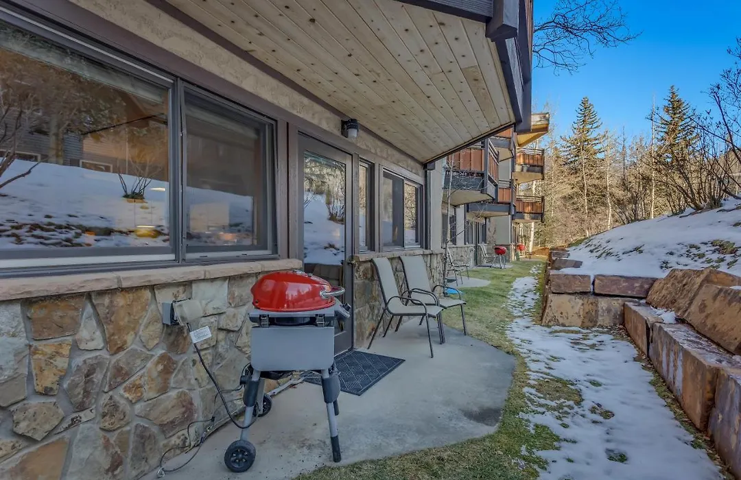 Laurelwood Condominiums 402-1