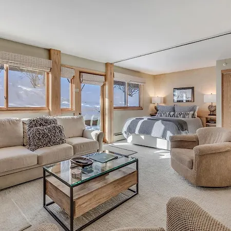 Laurelwood Condominiums 402-2